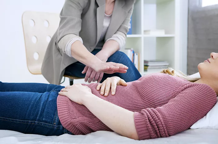 Pengobatan di Griya Sehat Hipnoterapi Jember dilakukan dengan cara aman. Sumber: Halodoc.